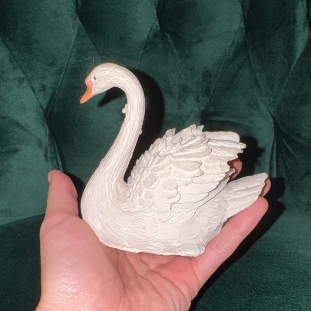 Vintage Resin Bridal Swan Figurine for Wedding Cake Topper